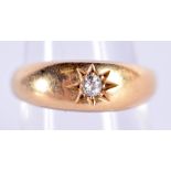 AN 18CT GOLD SINGLE STONE RING. 5.5 grams. N.