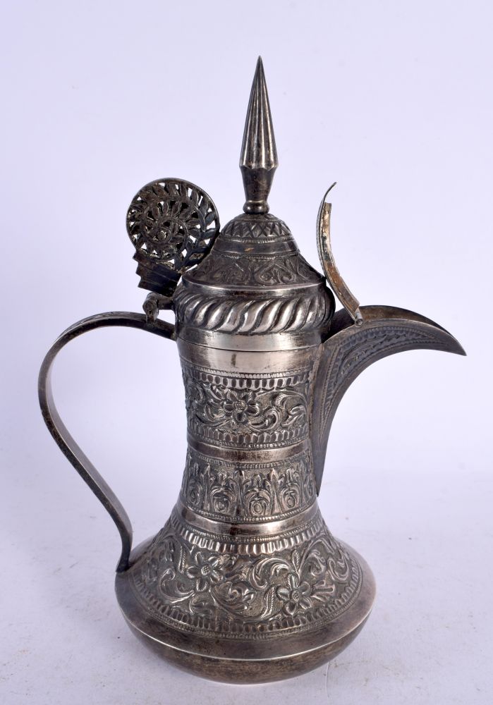 A LATE 19TH CENTURY MIDDLE EASTERN PERSIAN SILVER TEAPOT. 298 grams. 20 cm x 12 cm. - Image 2 of 4