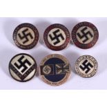 ASSORTED MILITARY BUTTONS. 2.5 cm wide. (6)