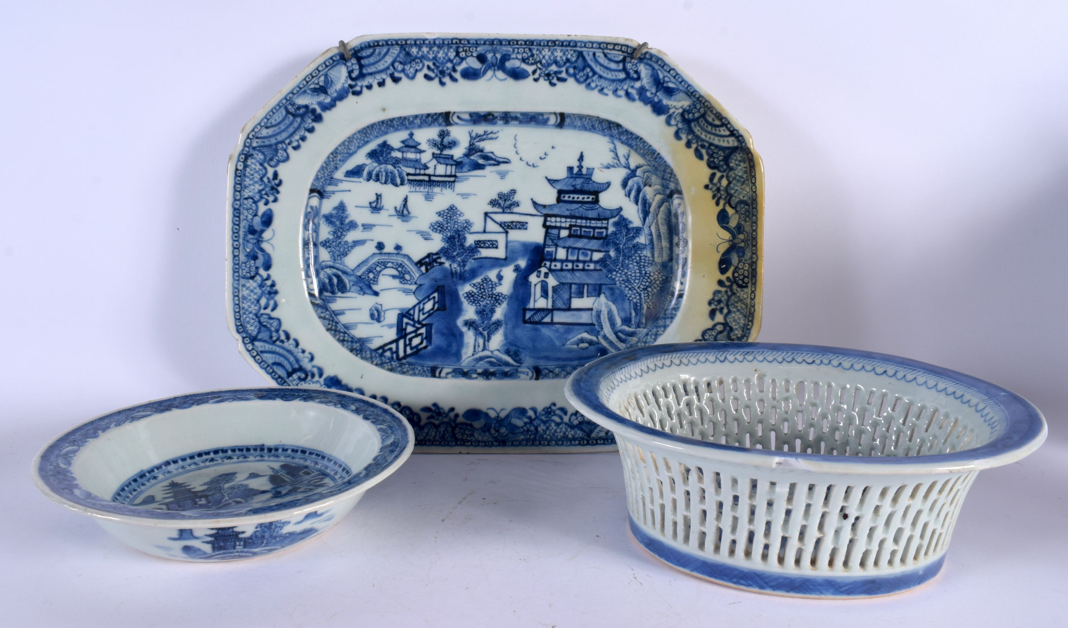 A LARGE 18TH CENTURY CHINESE EXPORT BLUE AND WHITE PORCELAIN DISH together with a basket & pudding b