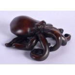 A LOVELY JAPANESE TAISHO PERIOD CARVED BOXWOOD OCTOPUS OKIMONO of naturalistic form. 7.5 cm x 5.5 cm