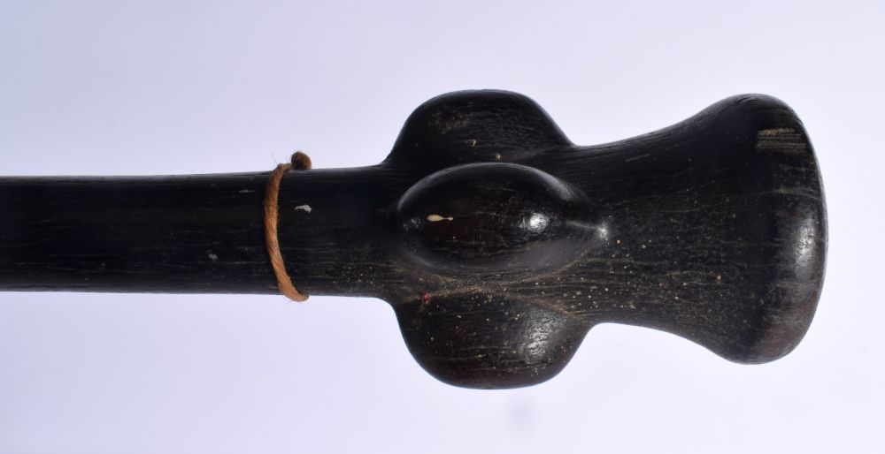 A 19TH CENTURY FIJIAN TRIBAL CARVED WOOD CLUB. 74 cm long. - Image 2 of 6