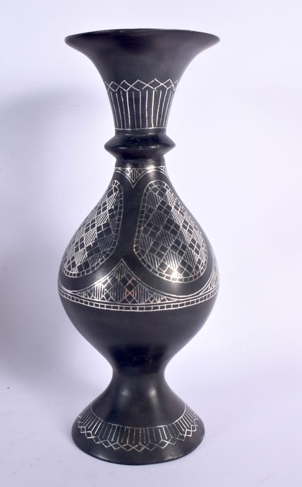 A 19TH CENTURY MIDDLE EASTERN SILVER INLAID BRONZE VASE together with a similar silver inlaid dish. - Image 4 of 7