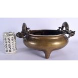 A LARGE 17TH/18TH CENTURY CHINESE TWIN HANDLED BRONZE CENSER bearing Xuande marks to base. 28 cm wid