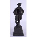 AN ANTIQUE BRONZE FIGURE OF A MARKET TRADER. 15 cm high.