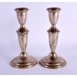 A PAIR OF STERLING SILVER CANDLESTICKS. 598 grams overall. 17 cm high.