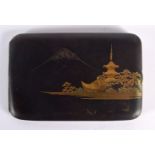 AN EARLY 20TH CENTURY JAPANESE MEIJI PERIOD MIXED METAL CIGARETTE CASE depicting a building before M