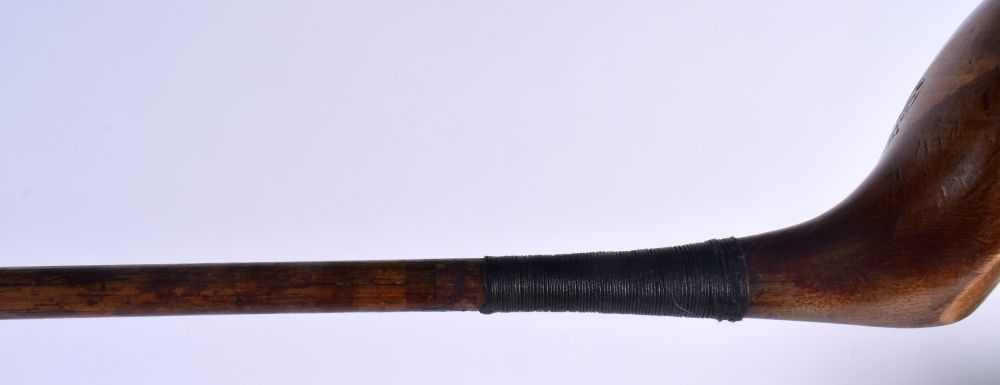 A D & W AUCHTERLONIE OF ST ANDREWS PERSIMMON WOOD DRIVING GOLF CLUB with hickory shaft. 110 cm long. - Image 5 of 8