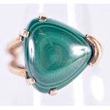 A GOLD AND MALACHITE RING. L. 6 grams.
