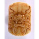 AN EARLY 20TH CENTURY CHINESE CARVED JADE DRAGON BUCKLE Late Qing/Republic. 7 cm x 4.5 cm.