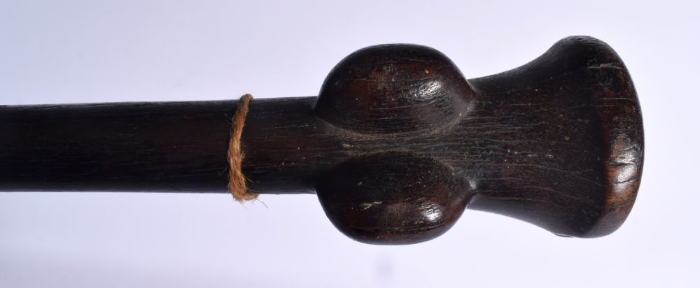 A 19TH CENTURY FIJIAN TRIBAL CARVED WOOD CLUB. 74 cm long. - Image 3 of 6