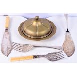 A set of plated serving utensils together with a serving dish 32 cm(5)