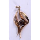 A 9CT GOLD BROOCH. 6.5 grams. 6.5 cm x 3 cm.