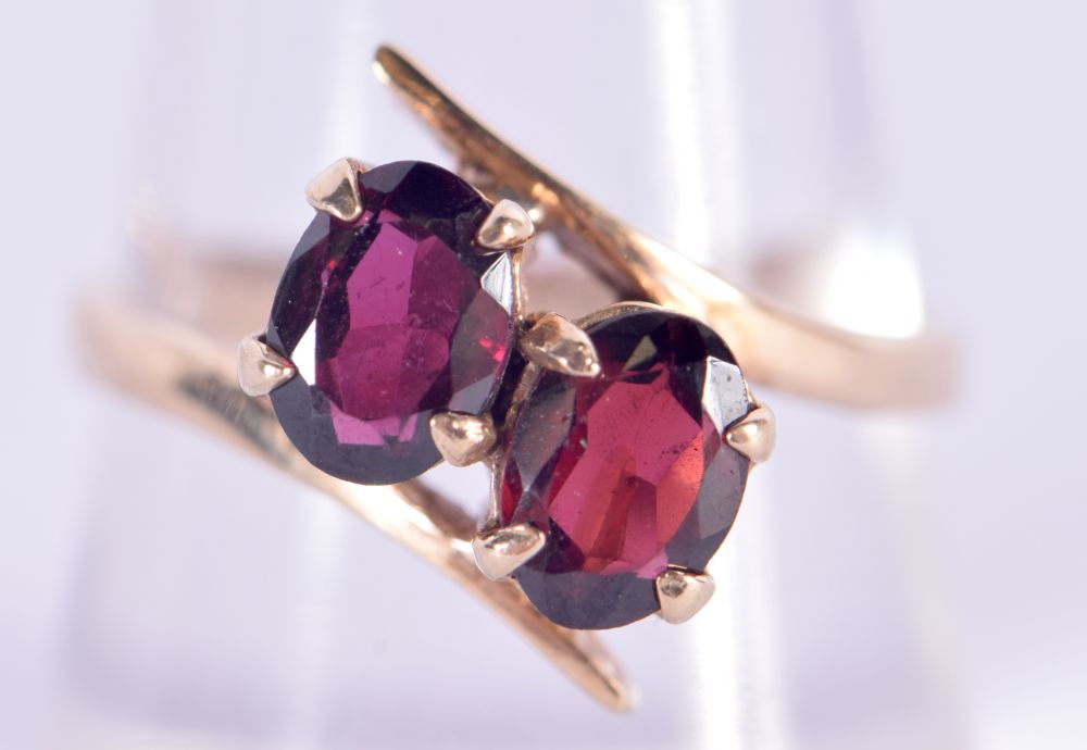 A 9CT GOLD DOUBLE RUBY RING. 2.9 grams. Q.
