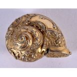 A NAUTILUS SHELL SHAPED SNUFF BOX. 4.7cm x 3.4cm x 4.5cm, weight 30.8g