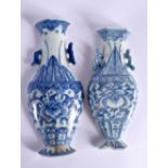 A PAIR OF 19TH CENTURY CHINESE BLUE AND WHITE WALL POCKETS Qing. 17 cm x 5 cm.