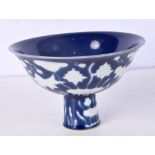 A Chinese porcelain Sacrificial blue stem cup decorated with fish and algae 10 cm.