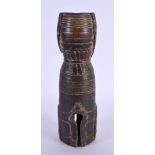 AN UNUSUAL ANTIQUE BRONZE VESSEL possibly Benin. 18 cm high.