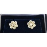 A PAIR OF 9CT GOLD PEARL EARRINGS. 1.7 grams. 1 cm wide.