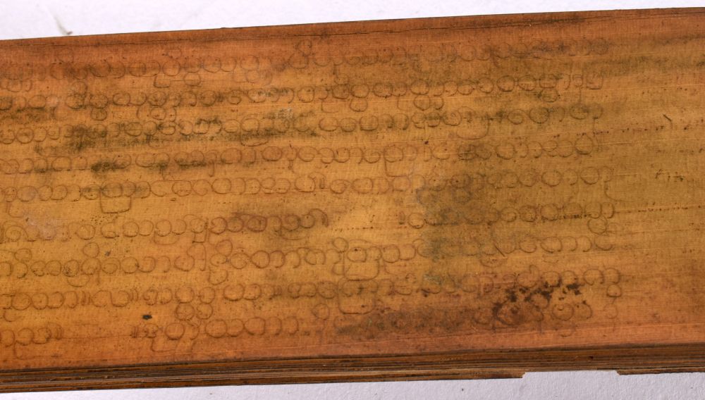 A GOOD COLLECTION OF EARLY SOUTH EAST ASIAN PAPYRUS FRAGMENTS decorated all over with Buddhistic scr - Image 9 of 9