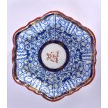 18th c. Caughley rare Royal Lily pattern tea pot stand, ‘S’ mark. 14.5cm diameter