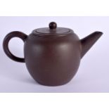 A CHINESE REPUBLICAN PERIOD YIXING POTTERY TEAPOT AND COVER. 11 cm wide.