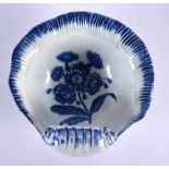 18th century Worcester shell shaped salt or sweetmeat dish printed and painted with the Primula patt