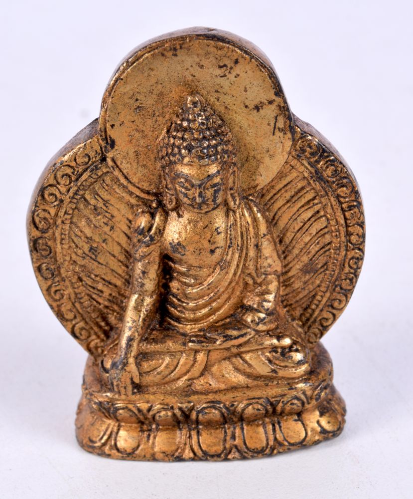 A Tibetan bronze Buddha 7 cm