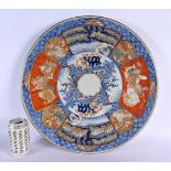 A LARGE 19TH CENTURY JAPANESE MEIJI PERIOD IMARI CHARGER painted with figures. 42 cm diameter.