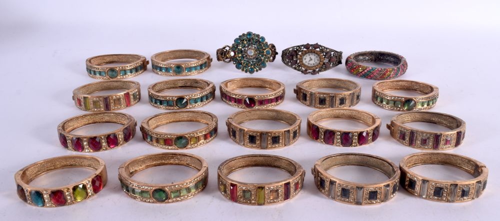 A QUANTITY OF BANGLES (qty)