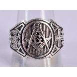 A SILVER MASONIC RING. X. 7.7 grams.