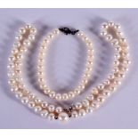 A SILVER AND PEARL NECKLACE. 47 grams. 51 cm long.