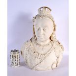 AN UNUSUAL 19TH CENTURY PARIAN WARE FIGURE OF QUEEN VICTORIA Robinson & Leadbetter. 43 cm x 18 cm.