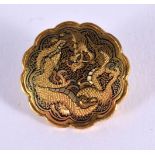 AN EARLY 20TH CENTURY JAPANESE MEIJI PERIOD MIXED METAL BROOCH in the manner of Komai. 2.25 cm wide.