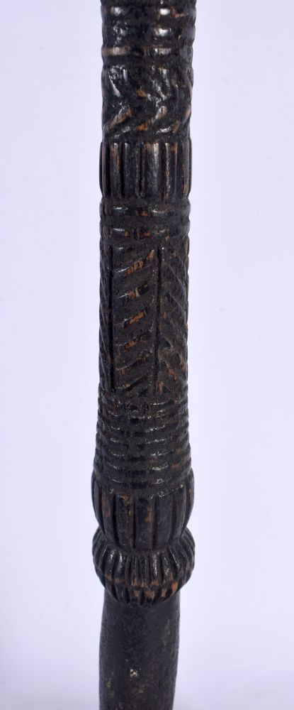 A LARGE 19TH CENTURY CONTINENTAL CARVED TRIBAL CHIEFS STAFF of figural form. 51 cm high. - Image 7 of 7