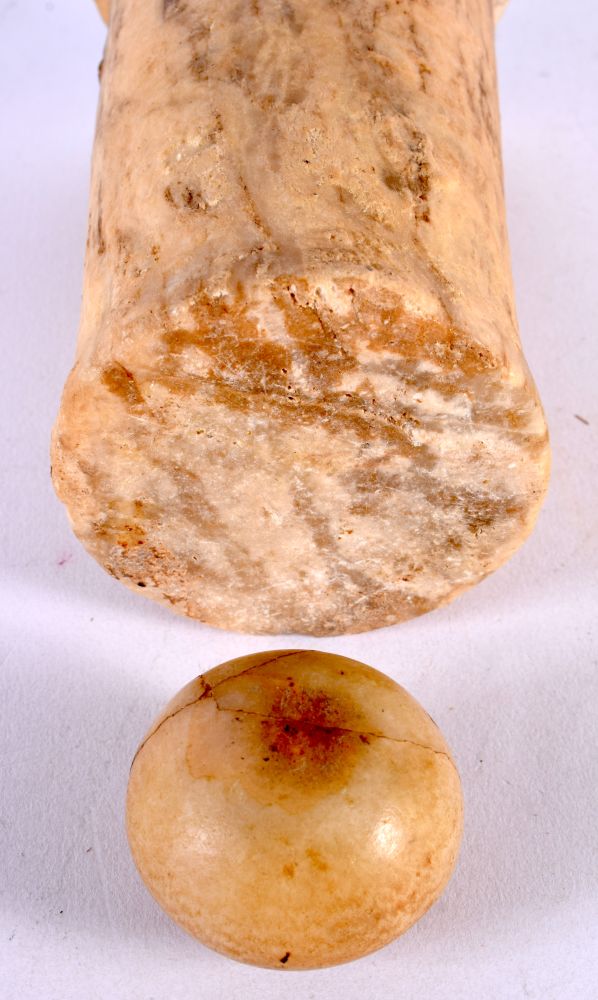 AN EARLY EGYPTIAN CARVED CALCITE FUNERARY VESSEL C2700-2500 BC , together with a smaller carved alab - Bild 4 aus 6