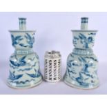 A CHINESE BLUE AND WHITE PORCELAIN ALTAR STICKS 20th Century. 25.5 cm high.