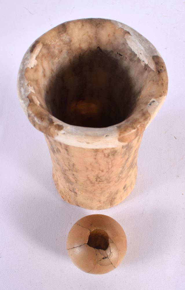 AN EARLY EGYPTIAN CARVED CALCITE FUNERARY VESSEL C2700-2500 BC , together with a smaller carved alab - Bild 3 aus 6