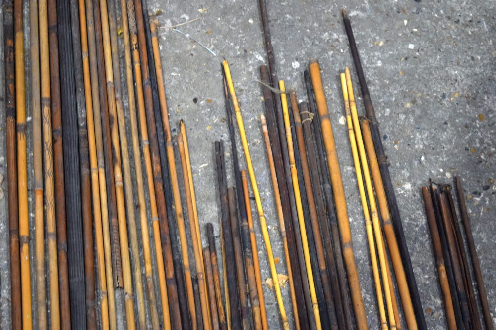 A quantity of Tribal spears and arrows longest 178 cm (Qty). - Bild 4 aus 5