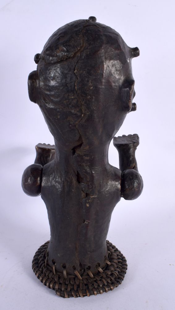 AN EARLY 20TH CENTURY AFRICAN TRIBAL SKIN COVERED FERTILITY FIGURE. 30 cm x 10 cm. - Image 4 of 5