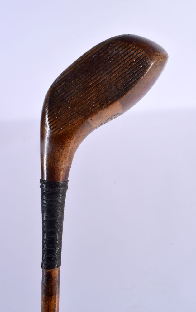 A D & W AUCHTERLONIE OF ST ANDREWS PERSIMMON WOOD DRIVING GOLF CLUB with hickory shaft. 110 cm long. - Image 3 of 8