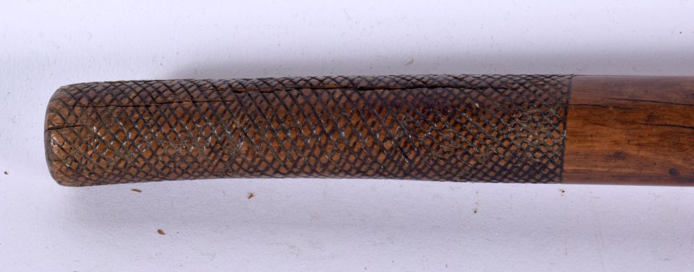 A 19TH CENTURY FIJIAN TRIBAL CARVED WOOD CLUB with gnarled terminal. 78 cm long. - Image 5 of 6