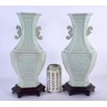 A GOOD PAIR OF 18TH/19TH CENTURY CHINESE TWIN HANDLED CELADON VASES Qianlong/Jiaqing. 33 cm x 14 cm.