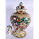 A LARGE 19TH CENTURY CHINESE FAMILLE VERTE CRACKLE GLAZED VASE AND COVER Qing. 42 cm x 24 cm.