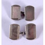 A PAIR OF SILVER CUFFLINKS. 7 grams. 1.75 cm x 1 cm.