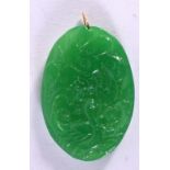 A CHINESE GOLD MOUNTED JADE PENDANT 20th Century. 6.5 cm x 4.5 cm.