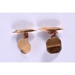 A PAIR OF 9CT GOLD CUFFLINKS. 3.2 grams. 1.25 cm wide.