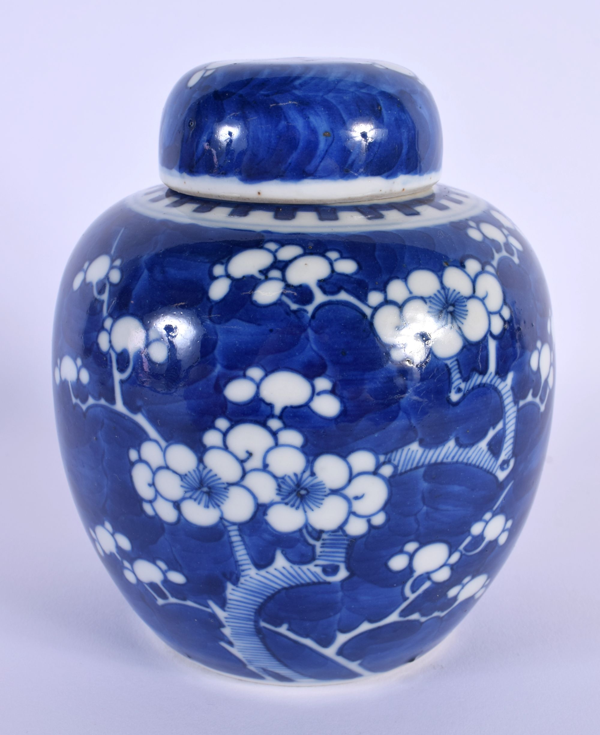 A 19TH CENTURY CHINESE BLUE AND WHITE PORCELAIN GINGER JAR AND COVER Qing. 16 cm x 10 cm. - Image 2 of 4