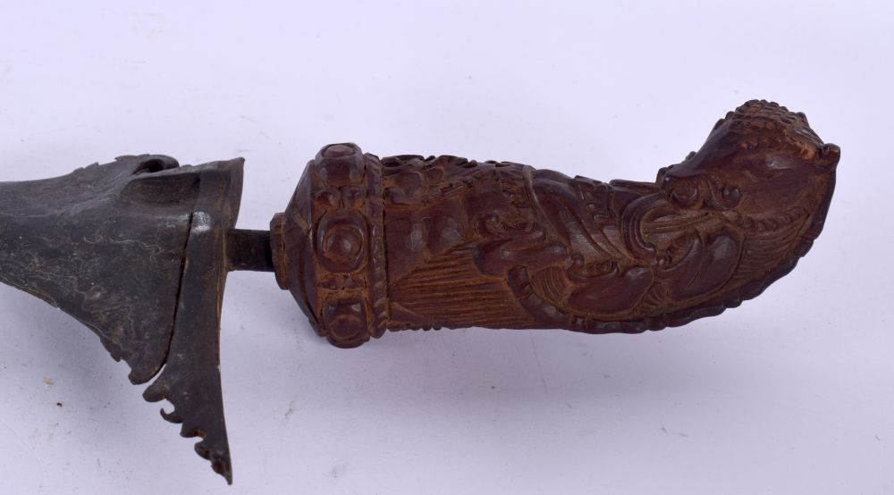 AN INDONESIAN SOUTH EAST ASIAN KRIS KNIFE. 60 cm long. - Image 2 of 6
