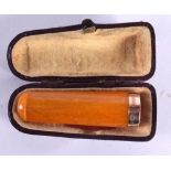 AN ANTIQUE 9CT GOLD AND AMBER CHEROOT HOLDER. 7.5 grams. 5.5 cm long.